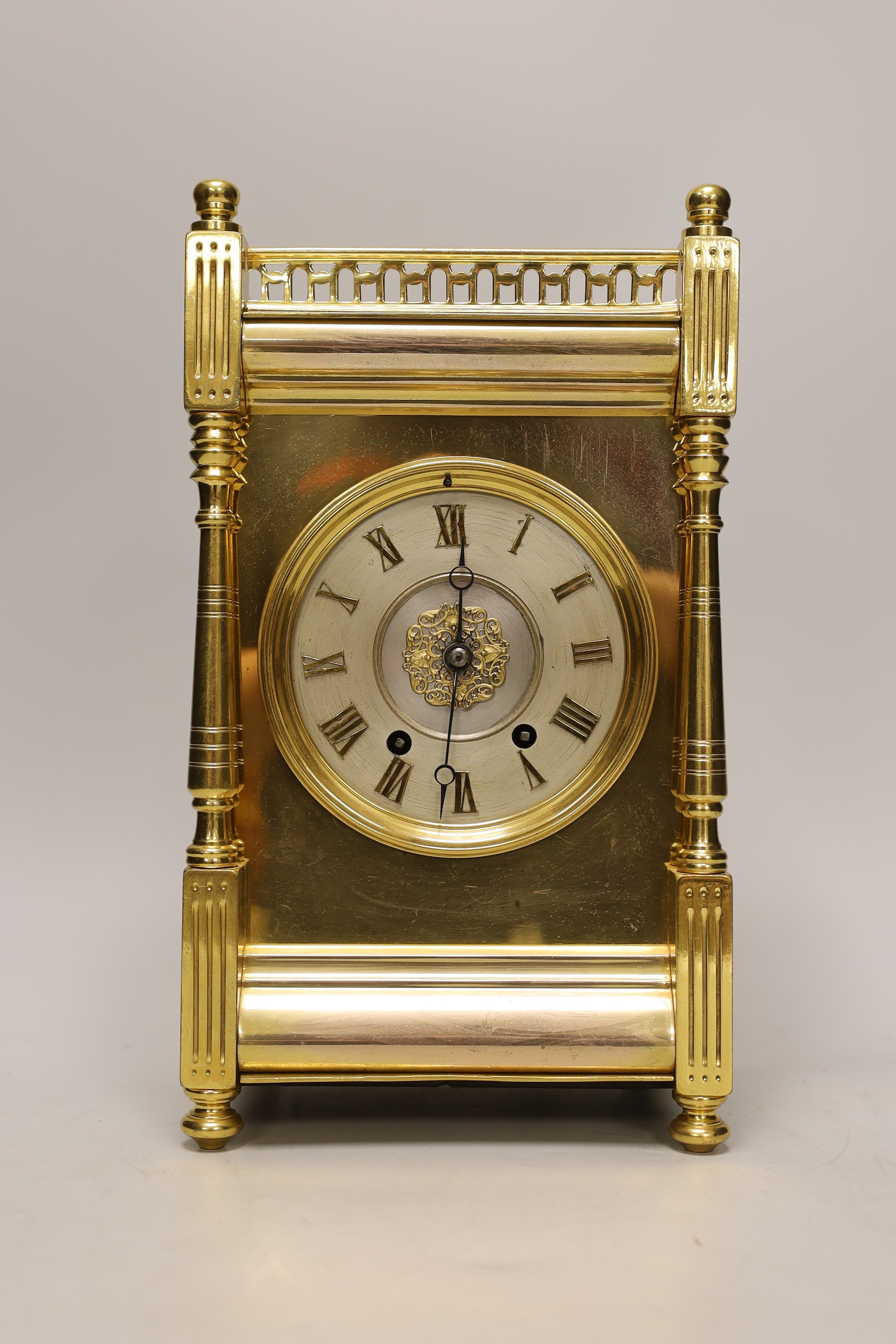 An Edwardian brass mantel clock, 30.5cm high